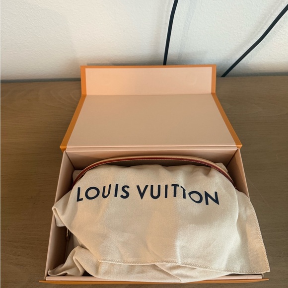 Louis Vuitton Saumur BB - Picture 5 of 16